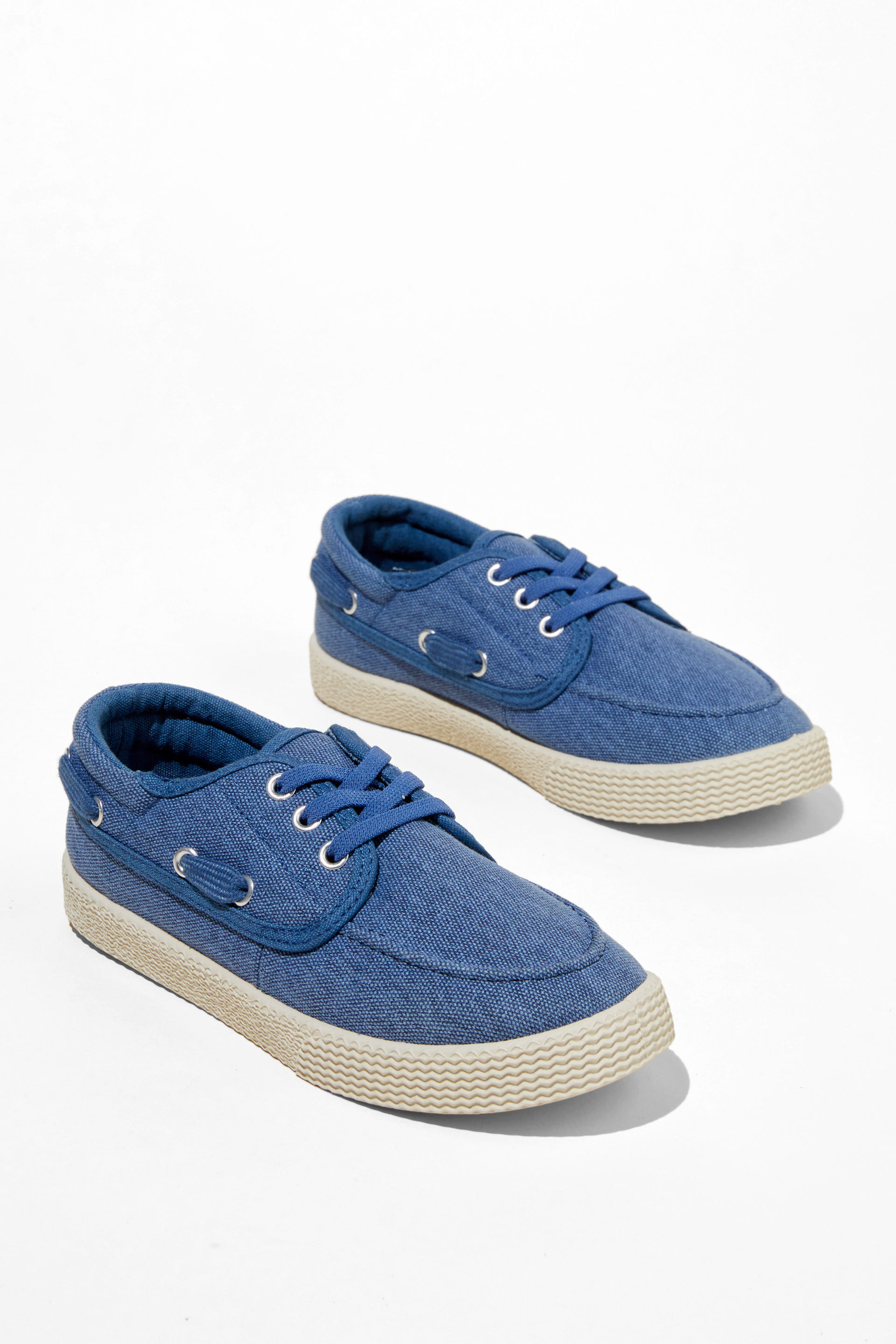Billy Boat Shoe in the navy