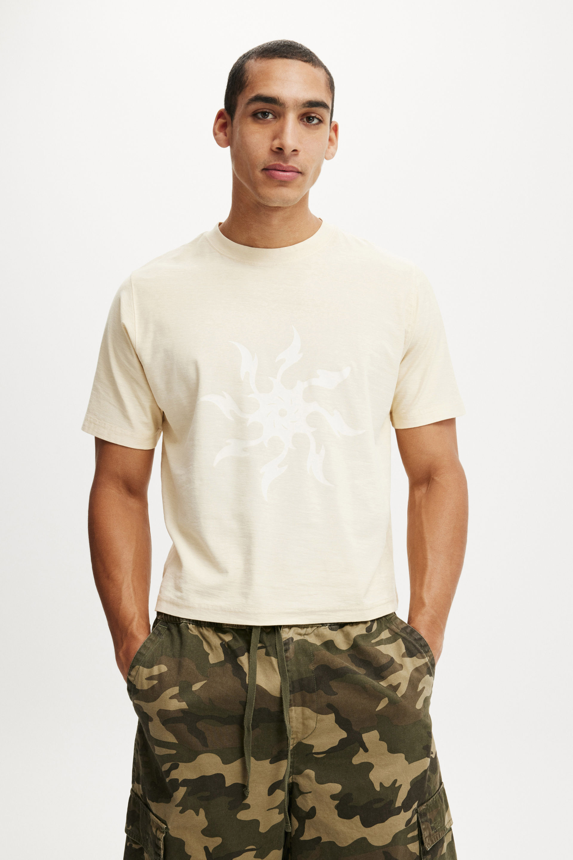Cropped Fit Graphic T-Shirt sunbleach/star 1 5368-cropped-fit-graphic-t-shirt-sunbleach-star-1.jpg