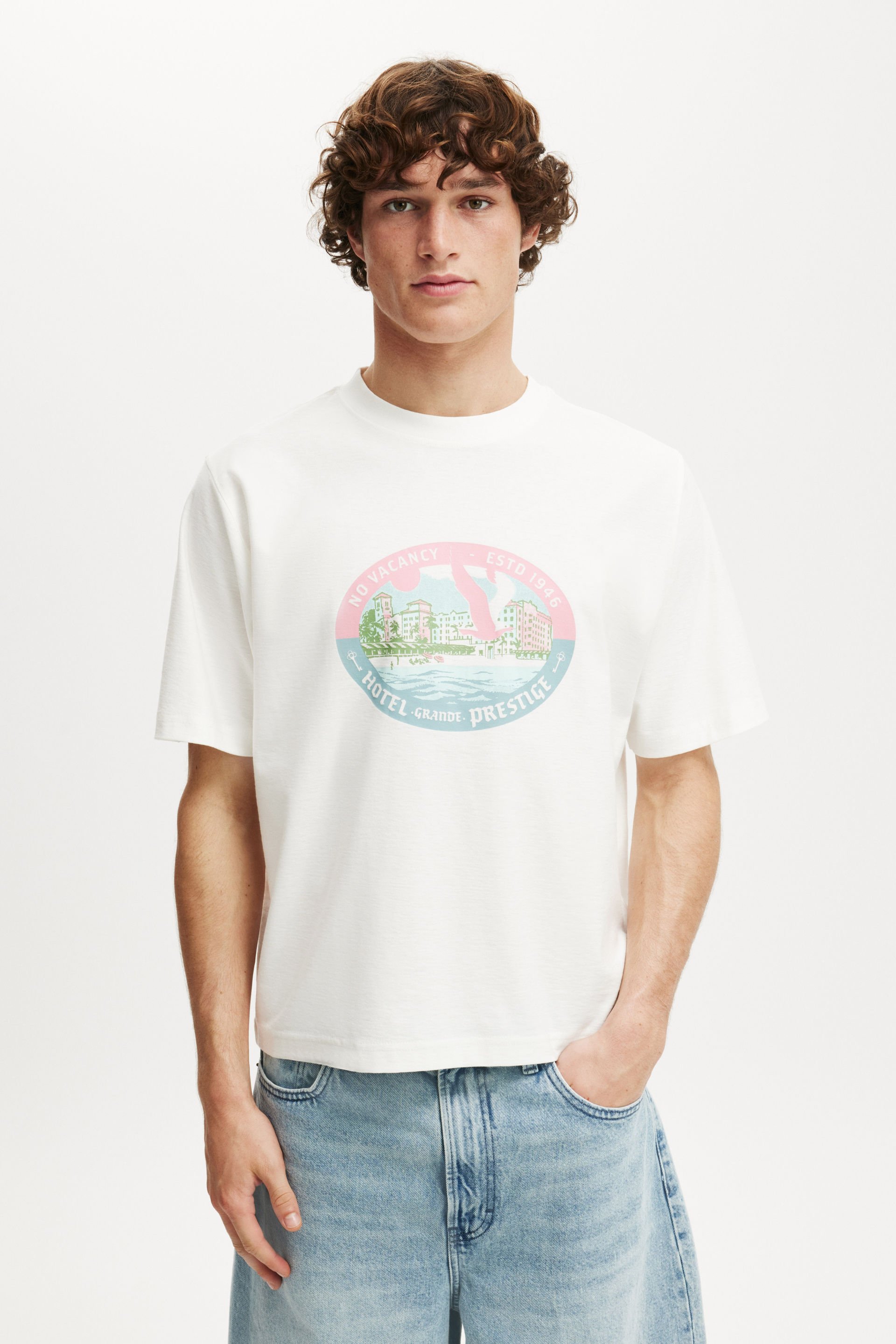 Cropped Fit Graphic T-Shirt vintage white/hotel grande prestige