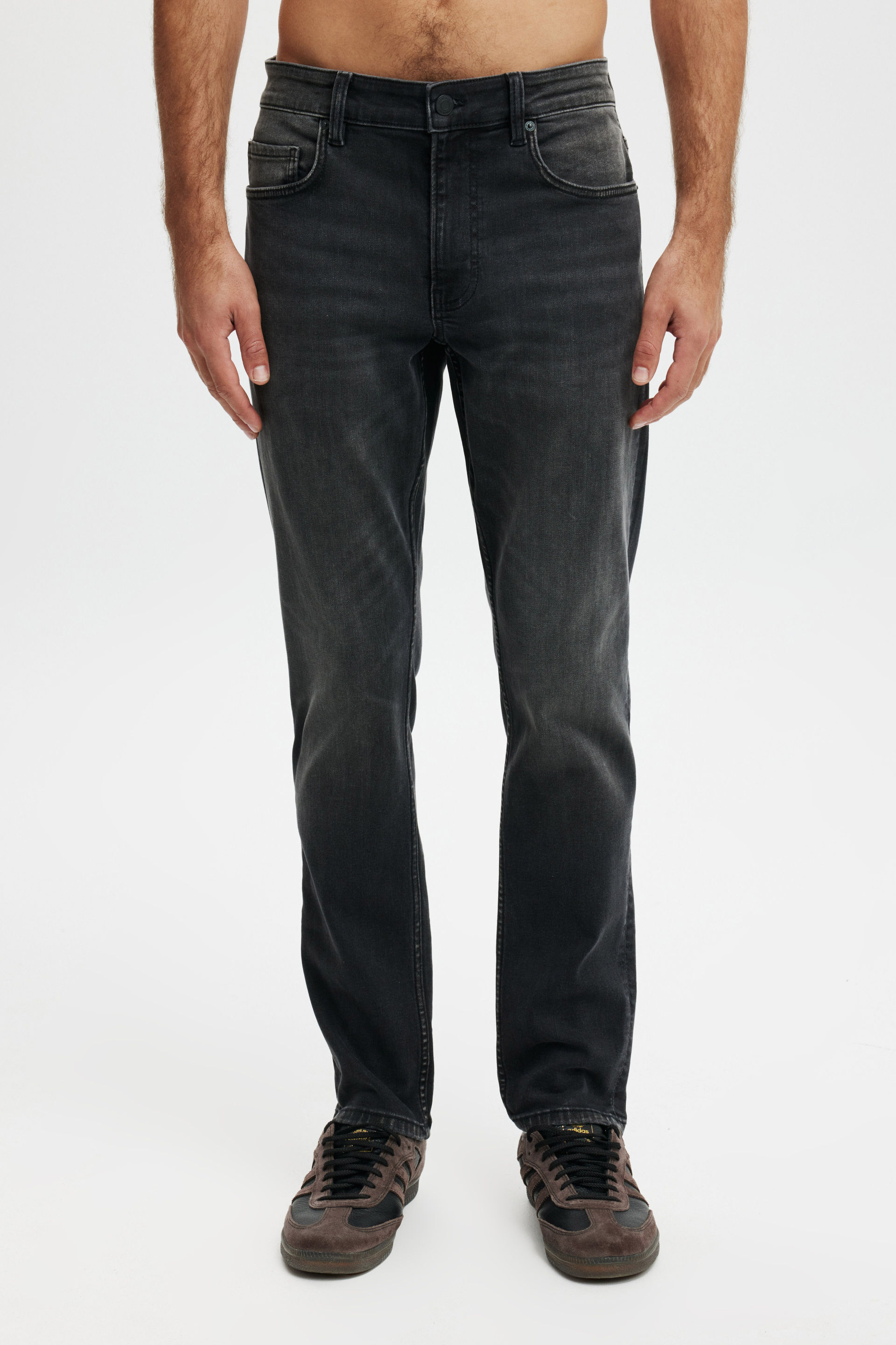 5624-slim-tapered-jean-dreamy-black-1.jpg