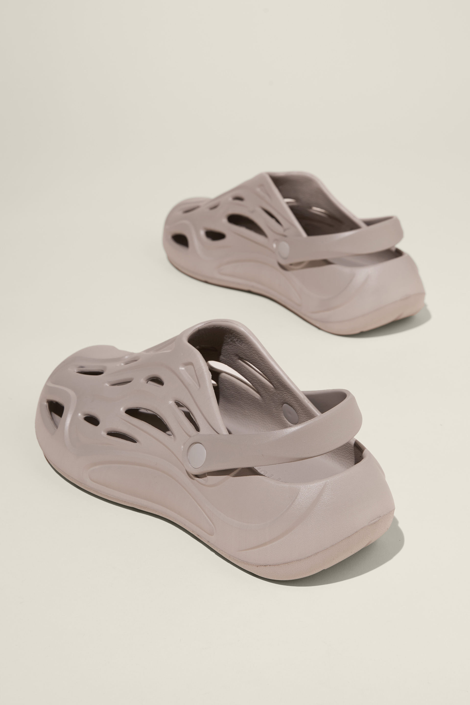 5693-turbo-slide-cool-grey-1.jpg