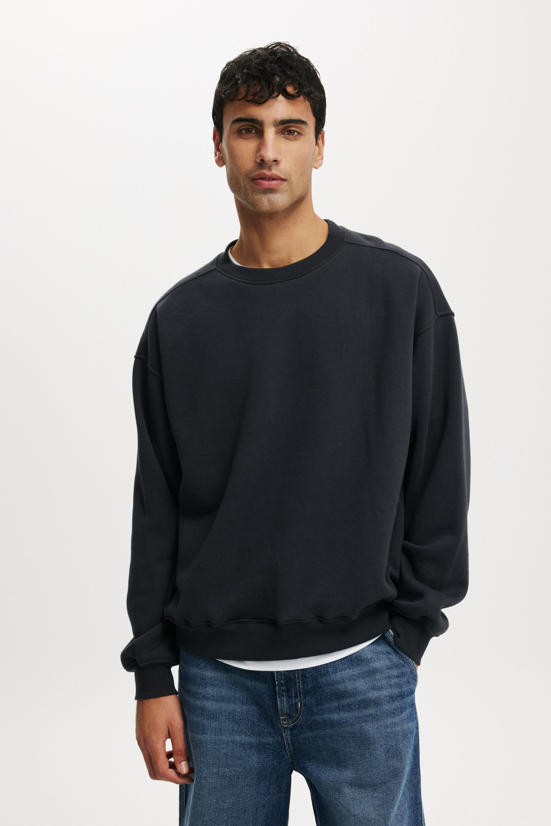 Box Fit Crew Sweater washed black