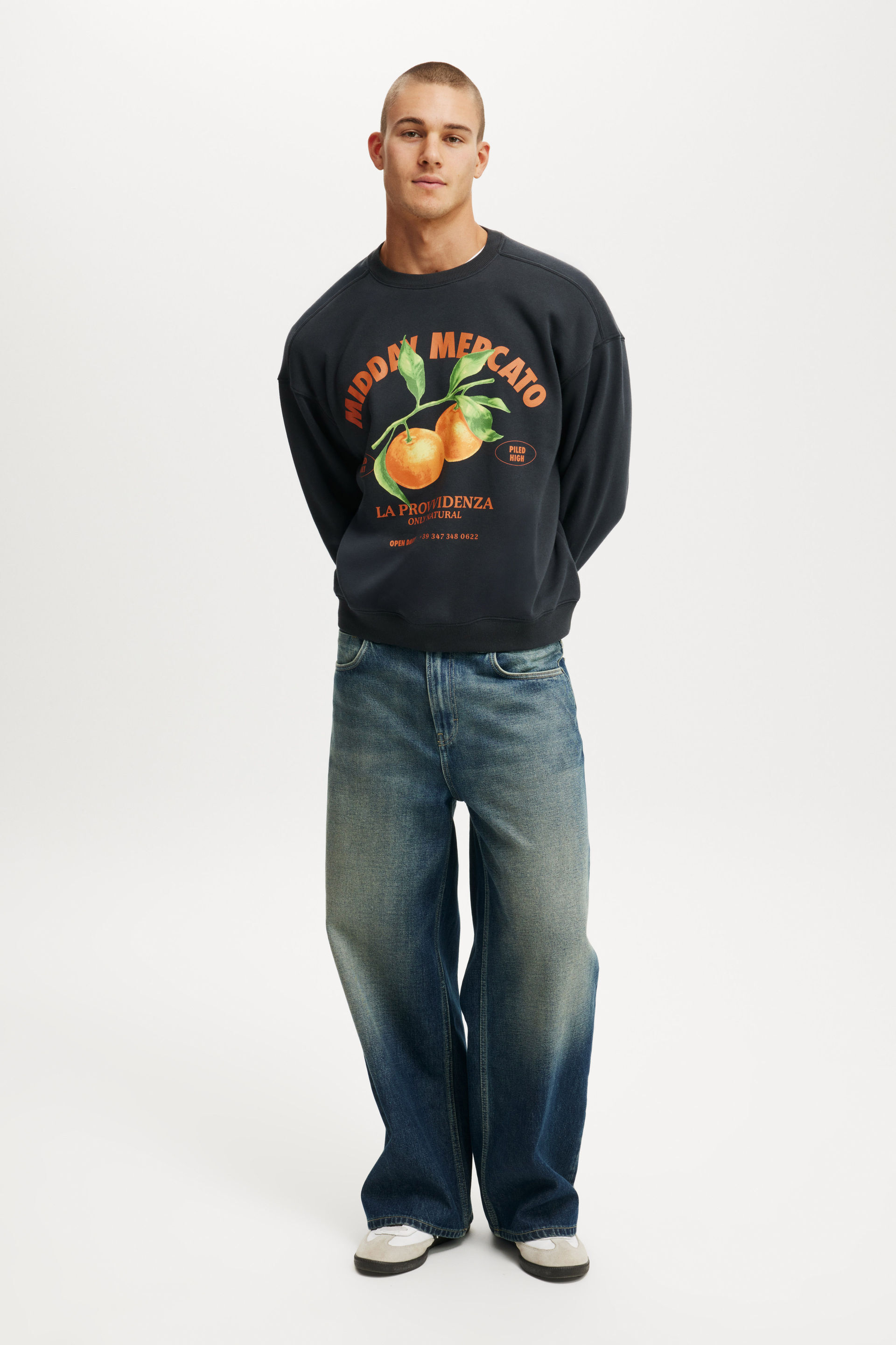 6026-box-fit-graphic-crew-sweater-washed-black-midnight-mercato-1.jpg