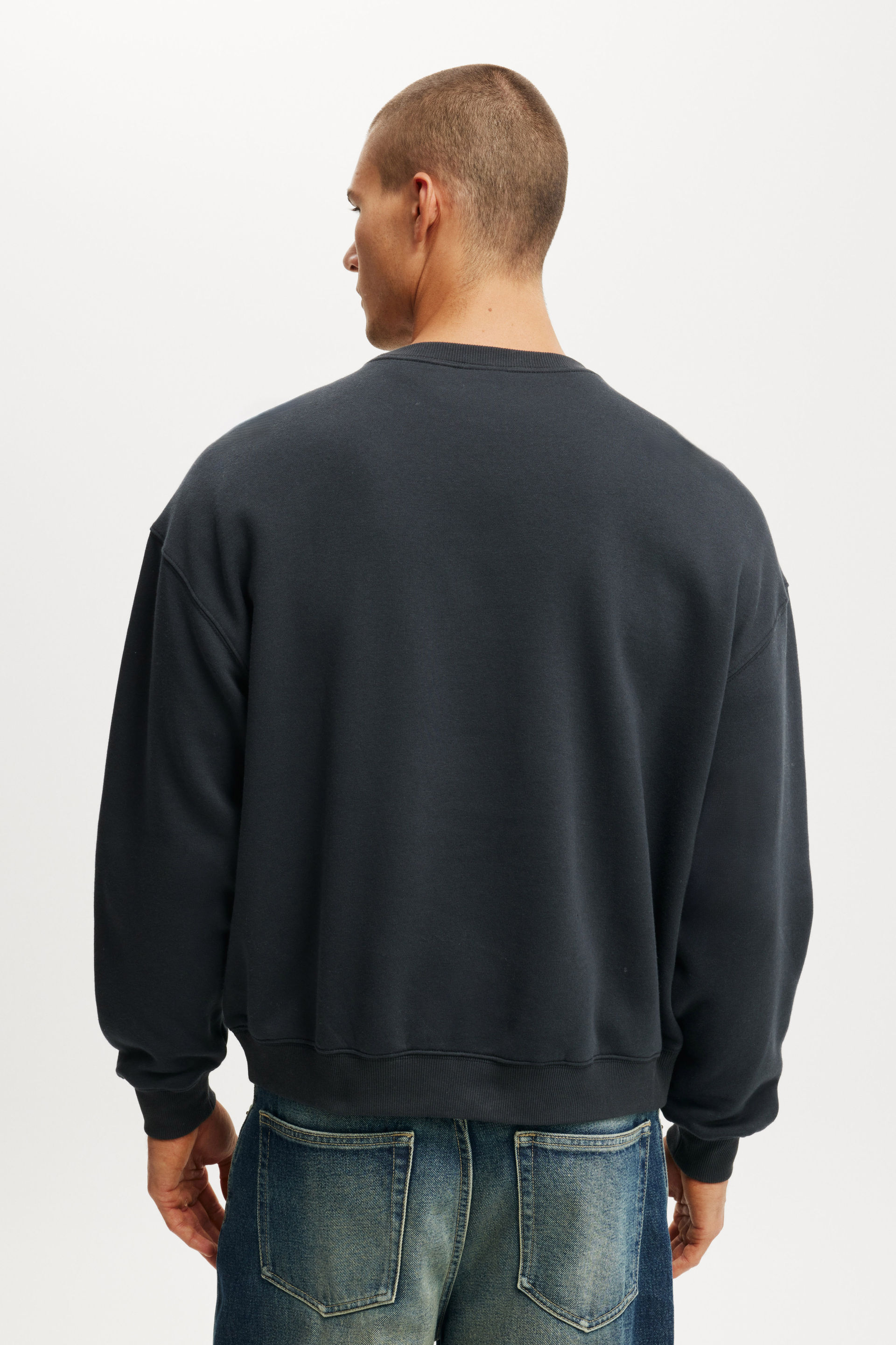 6026-box-fit-graphic-crew-sweater-washed-black-midnight-mercato-1.jpg