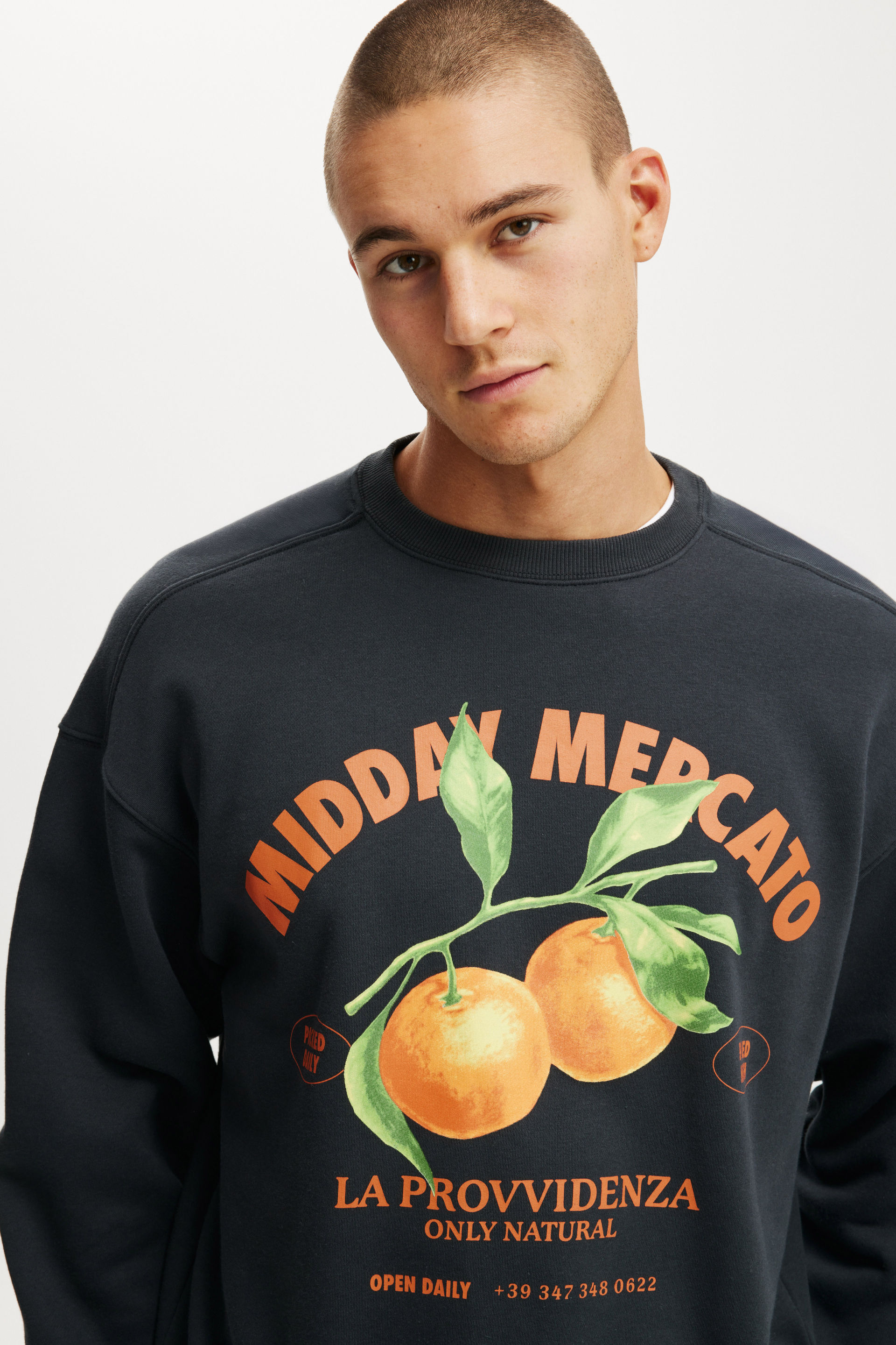 6026-box-fit-graphic-crew-sweater-washed-black-midnight-mercato-1.jpg