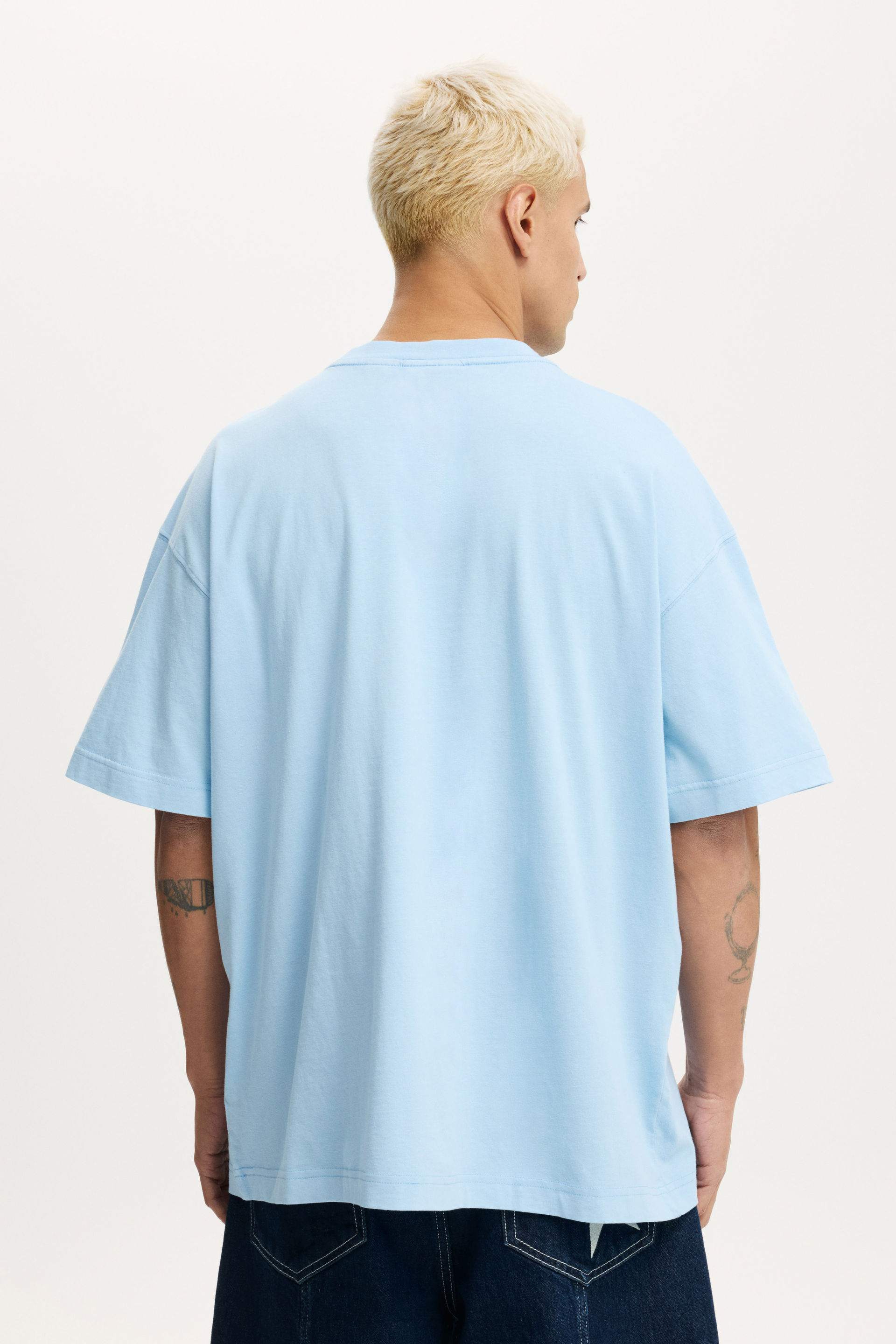 6390-premium-box-music-t-shirt-lcn-oas-pearl-blue-oasis-logo-1.jpg