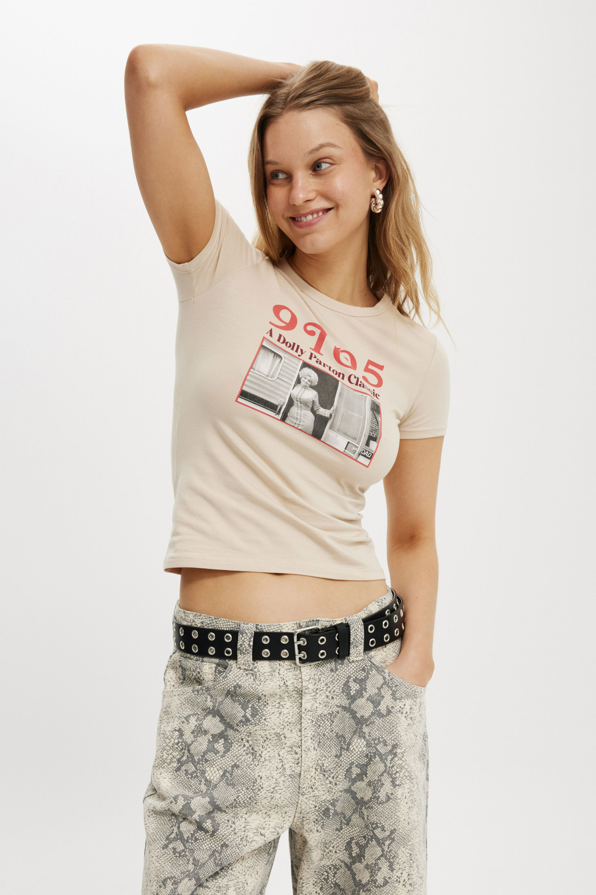 Dolly Parton Fitted Graphic Longline Tee lcn dol dolly 9 to 5/ stone