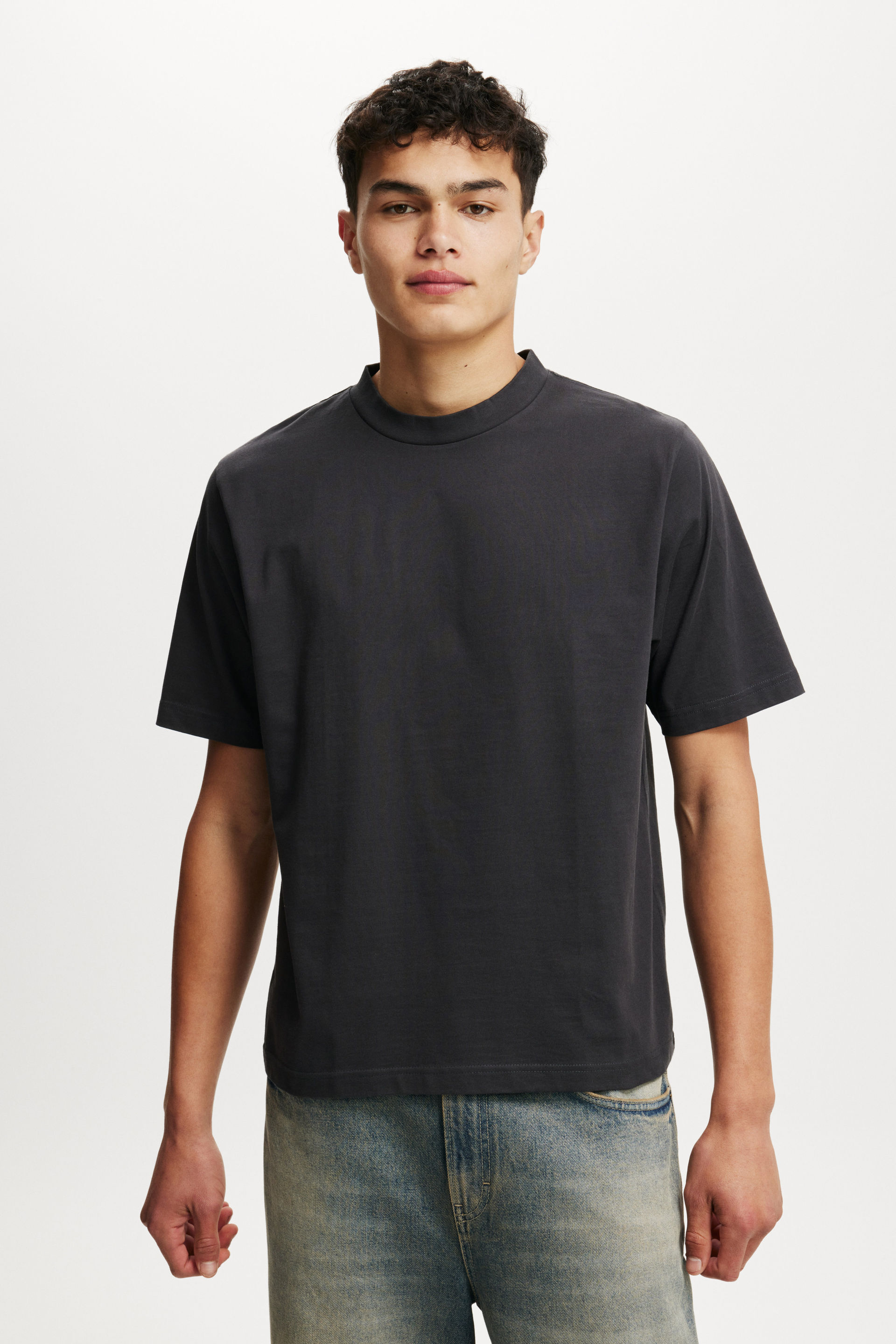 6895-cropped-fit-t-shirt-washed-black-1.jpg