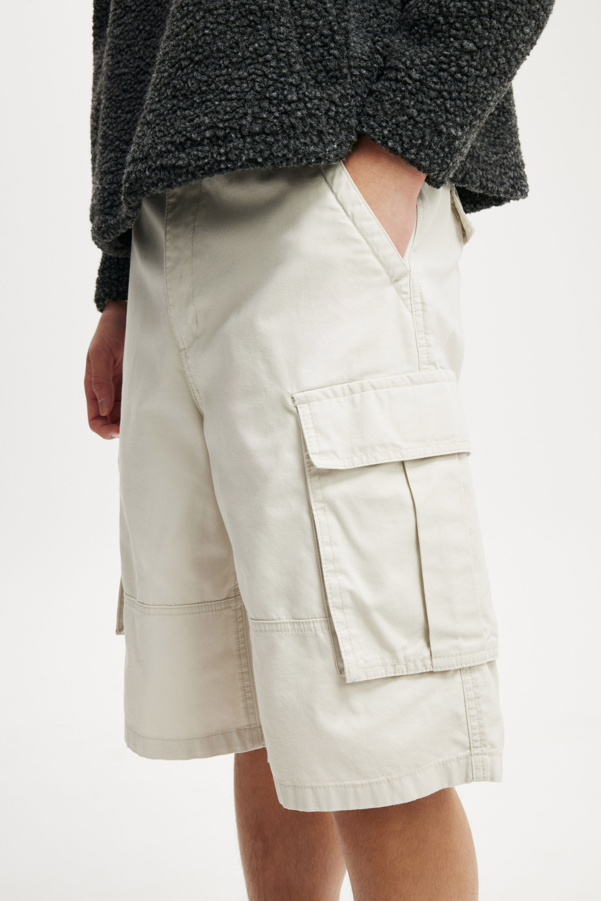 7332-baggy-cargo-short-stone-twill-1.jpg