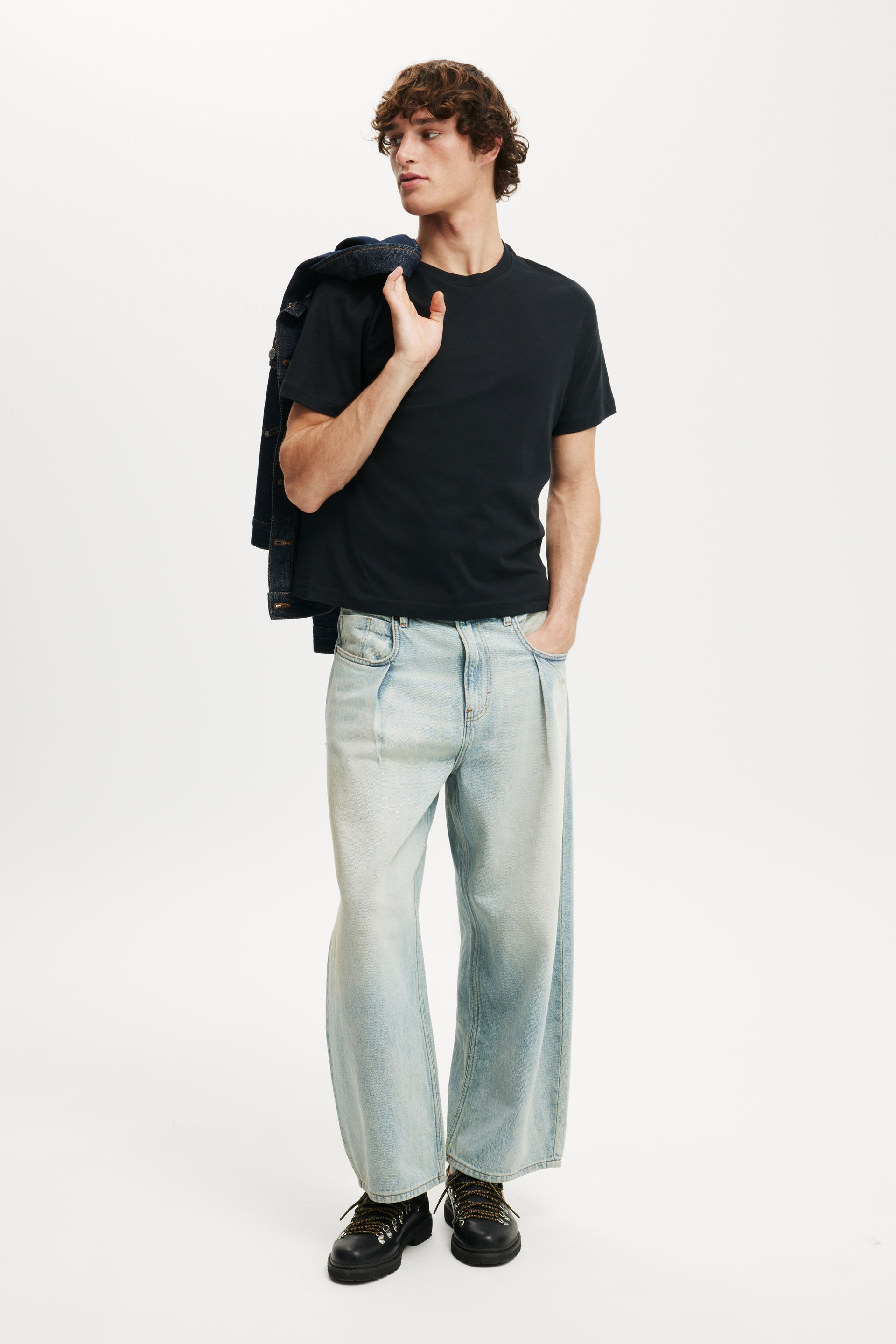 7362-slim-fit-t-shirt-black-1.jpg