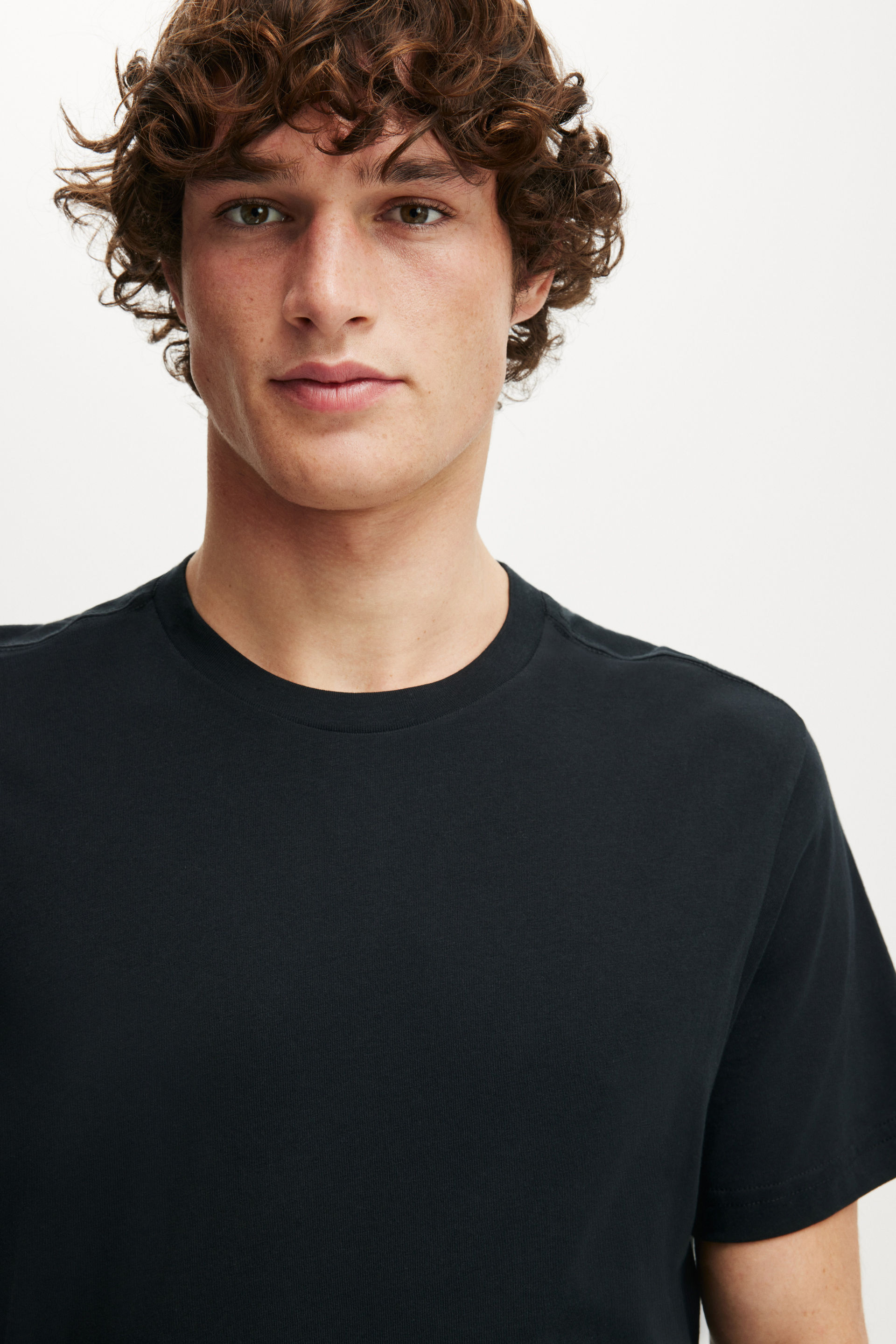 7362-slim-fit-t-shirt-black-1.jpg