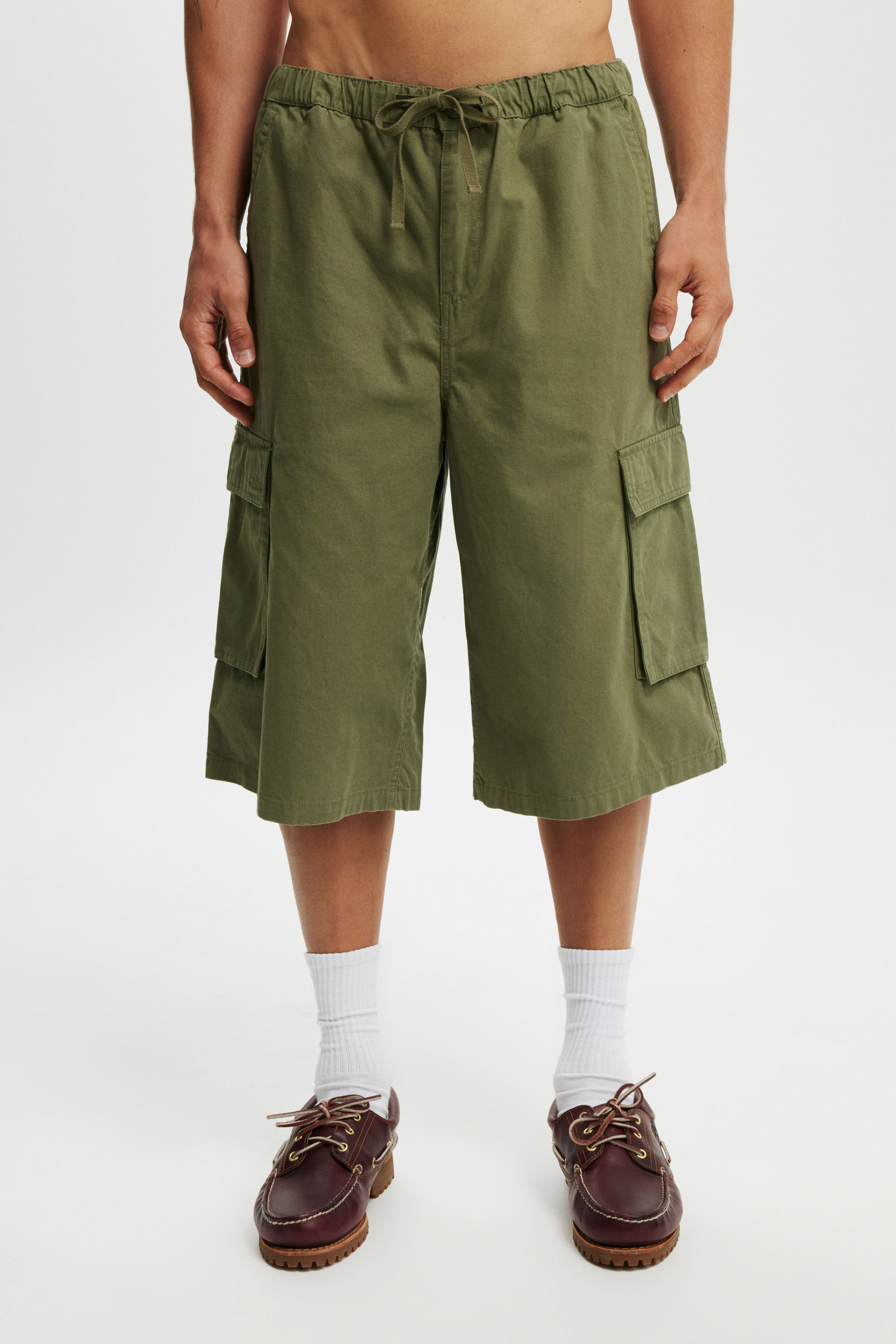 7640-super-baggy-cargo-short-military-1.jpg