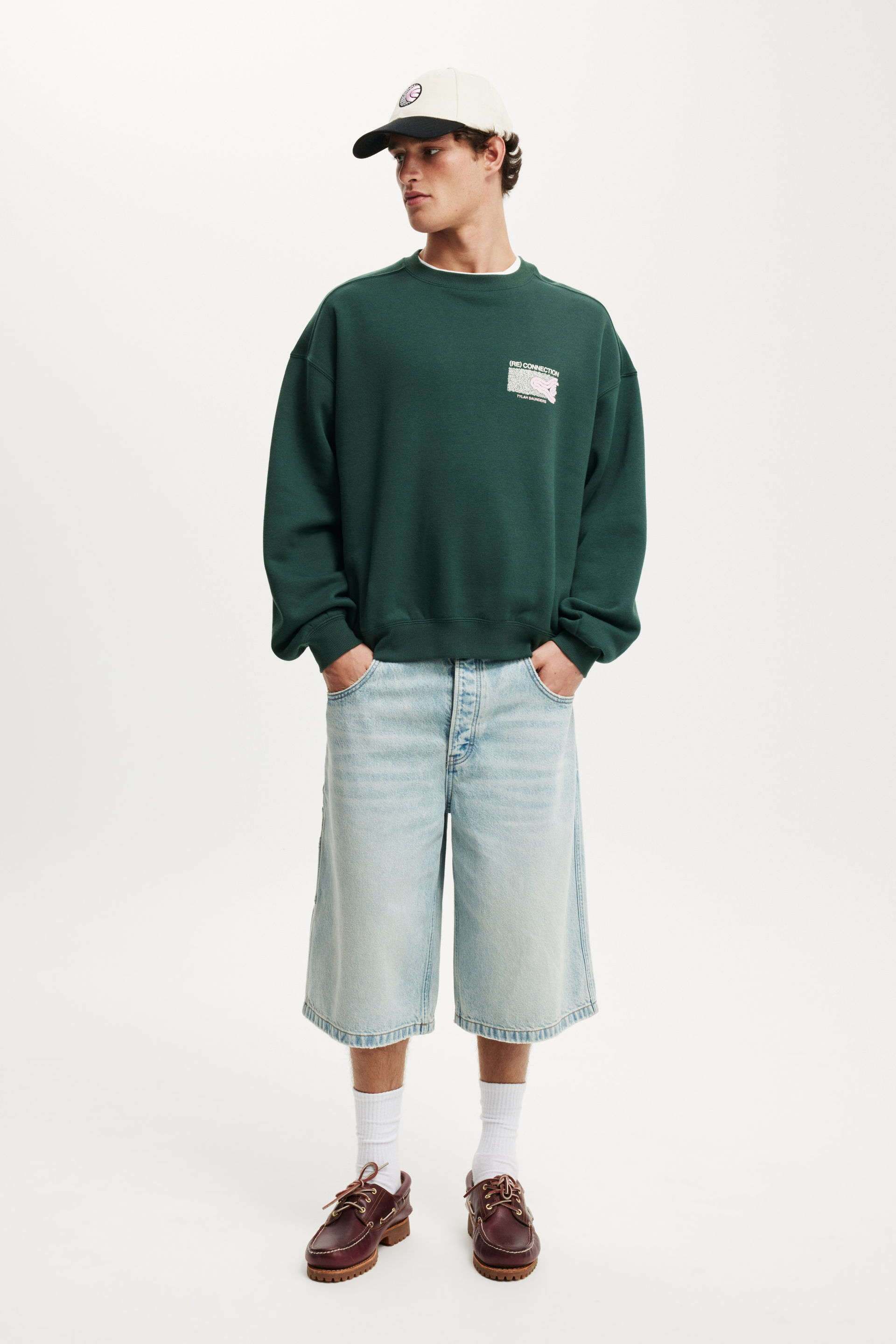 7774-tylah-saunders-box-fit-crew-sweater-lcn-bra-pineneedle-green-re-connection-1.jpg