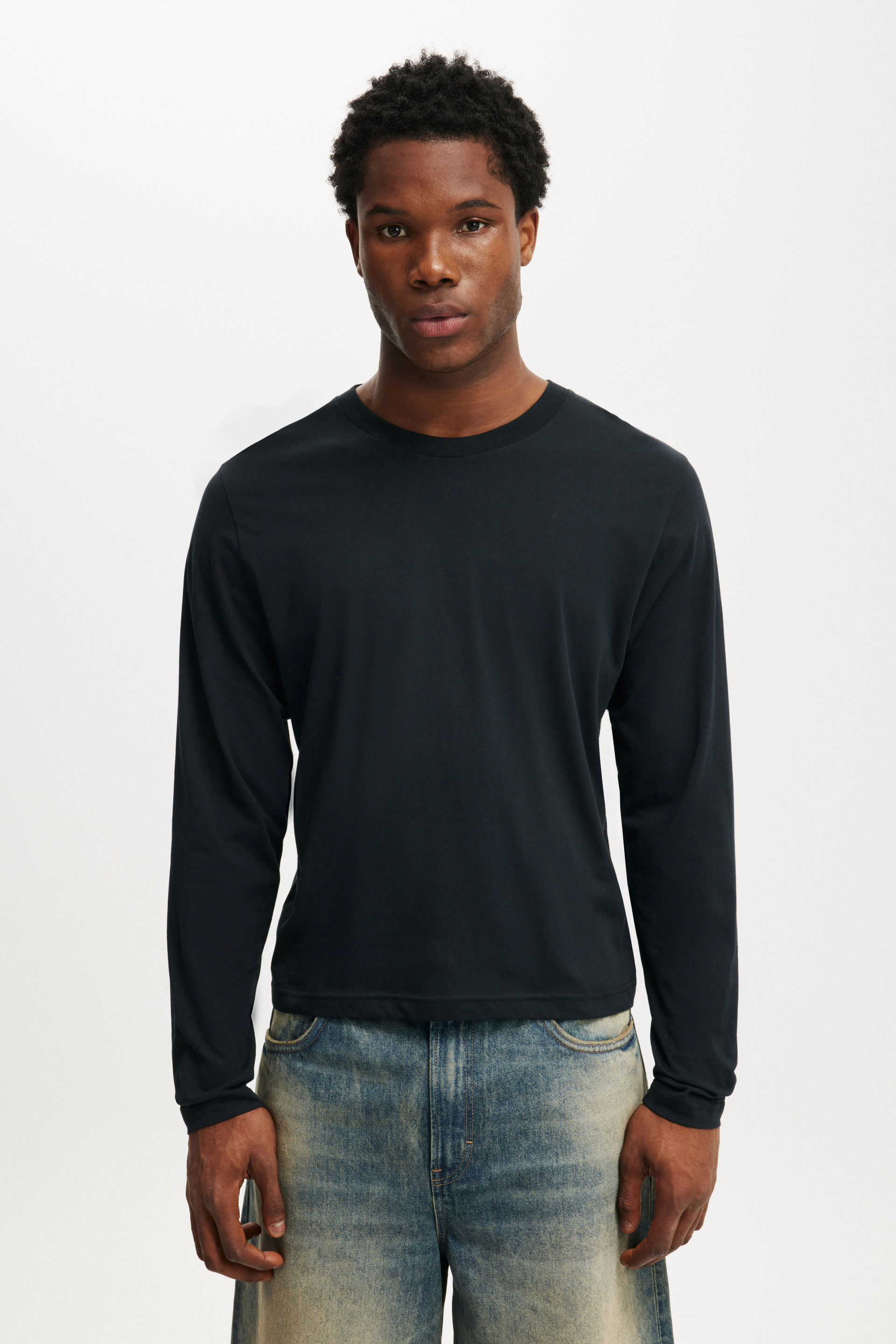 Cropped Fit Long Sleeve black