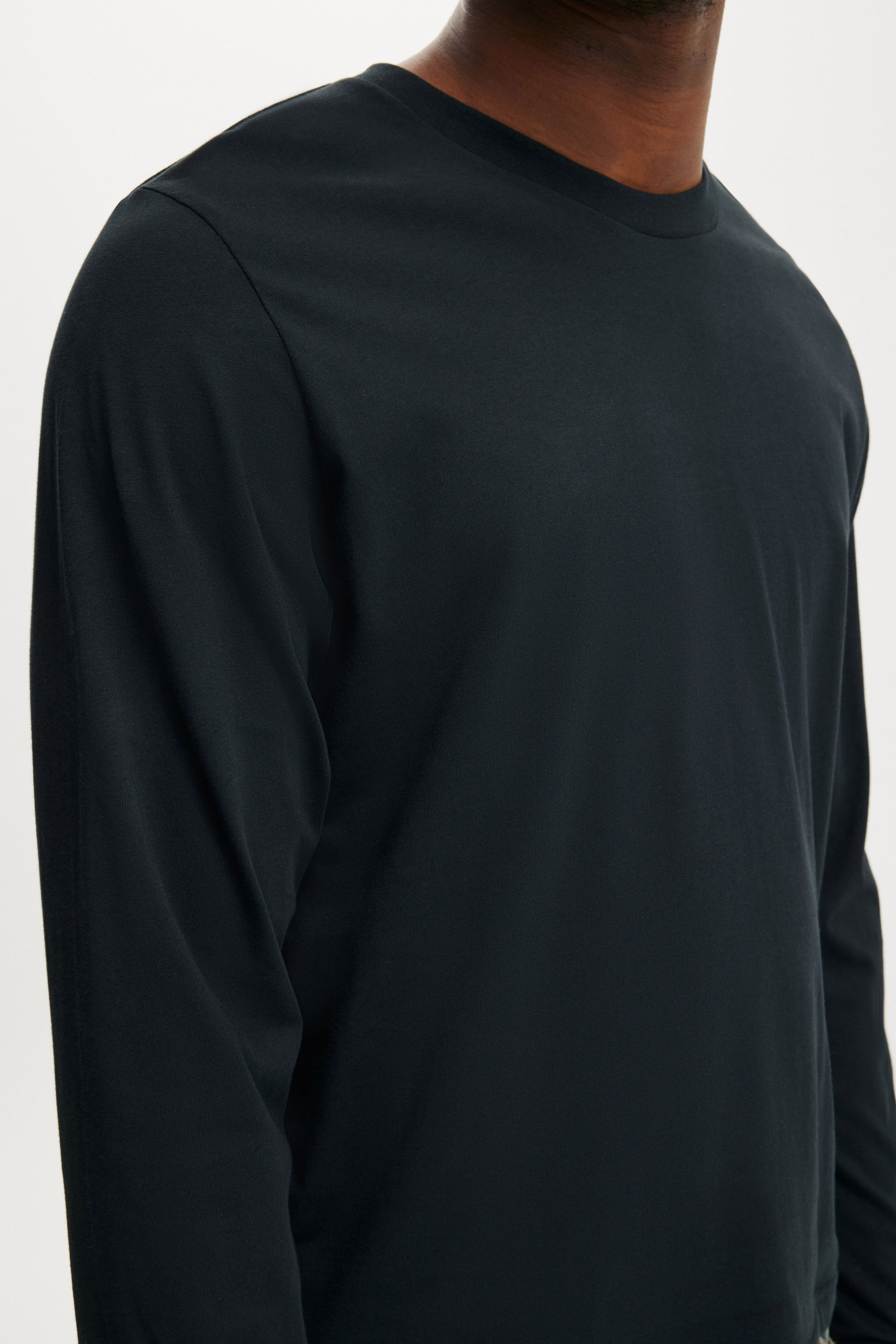 7906-cropped-fit-long-sleeve-black-1.jpg