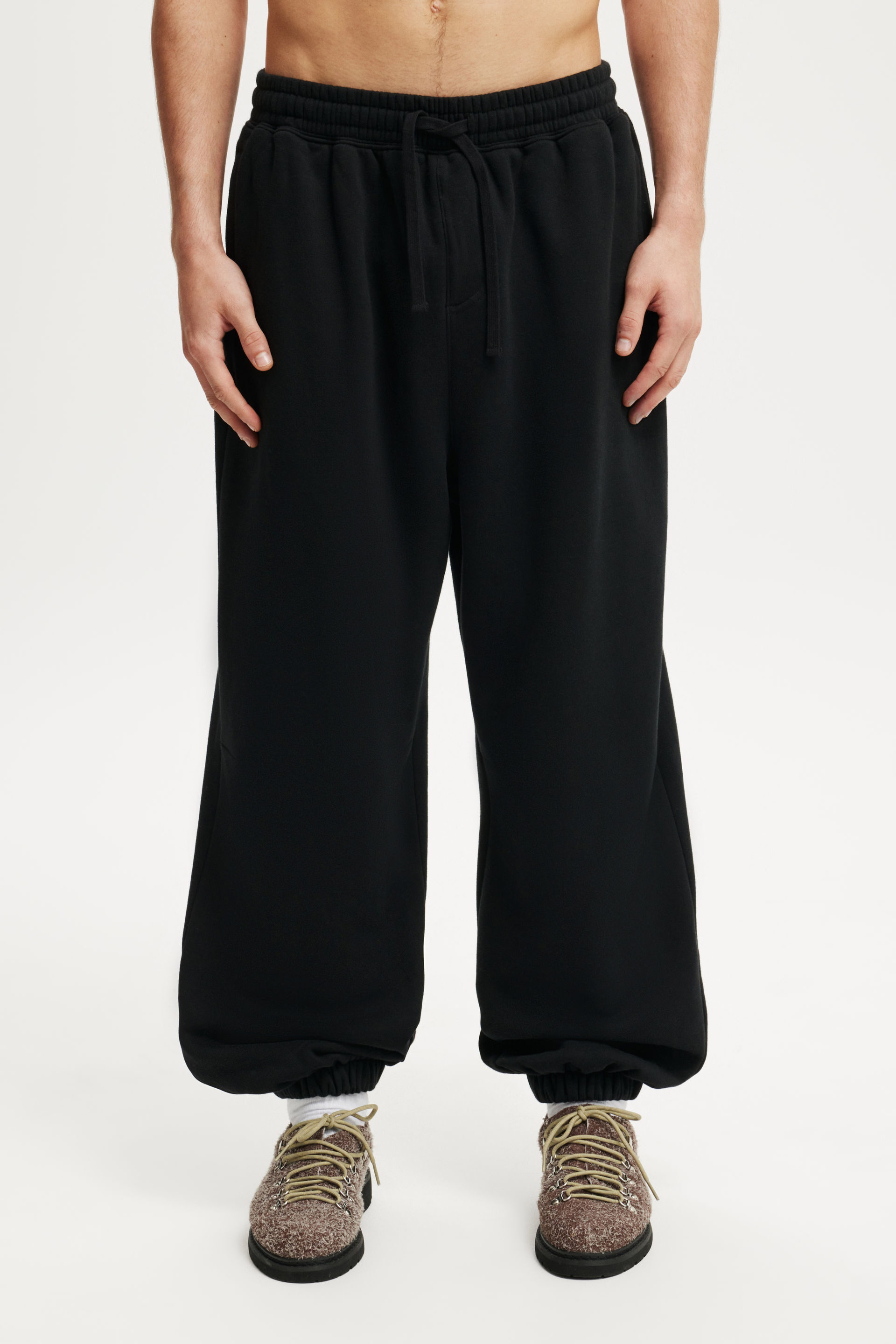 8811-super-baggy-cuffed-sweatpant-black-1.jpg