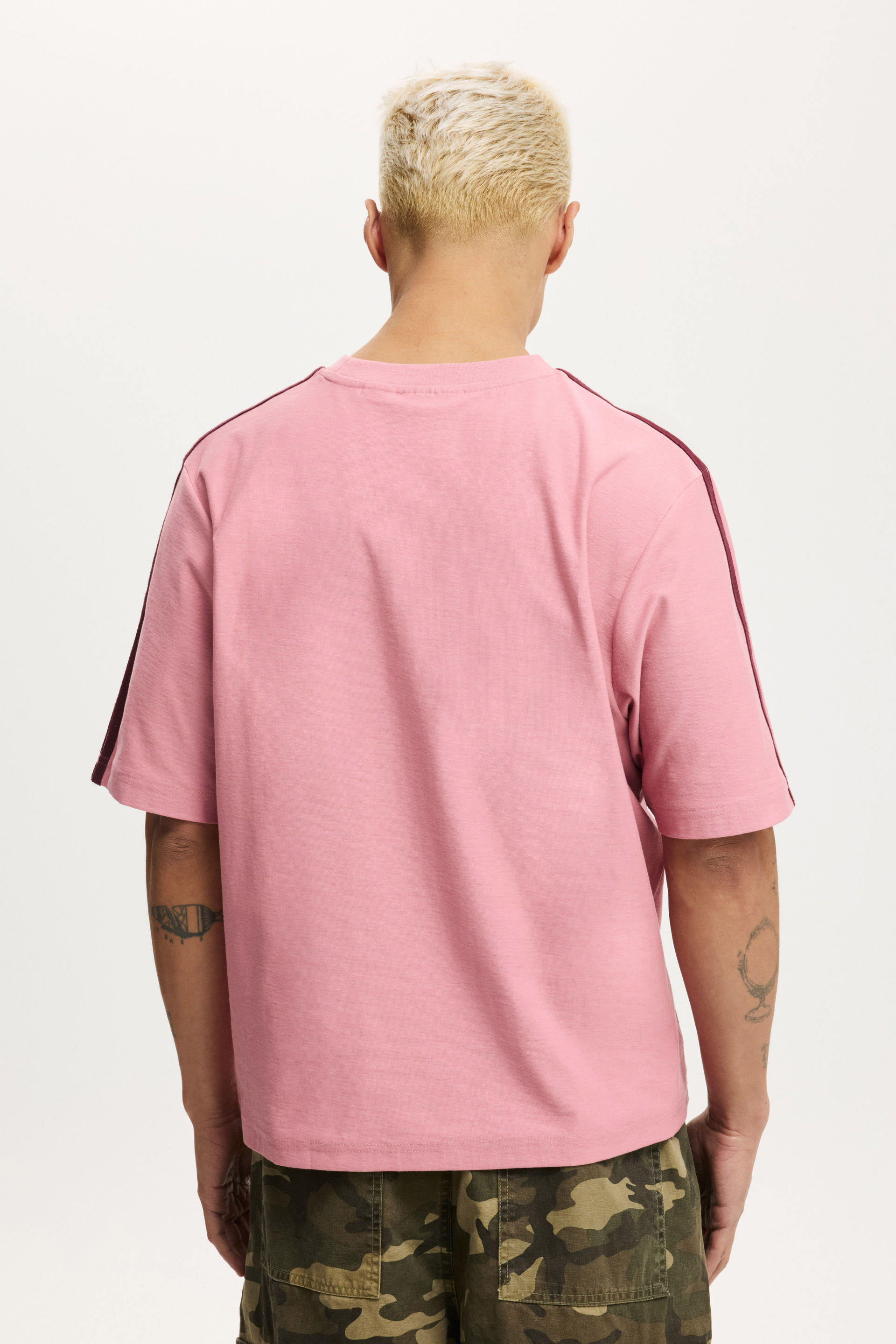 8865-cropped-fit-honda-x-jt-racing-t-shirt-lcn-hon-vintage-rose-honda-racing-1.jpg