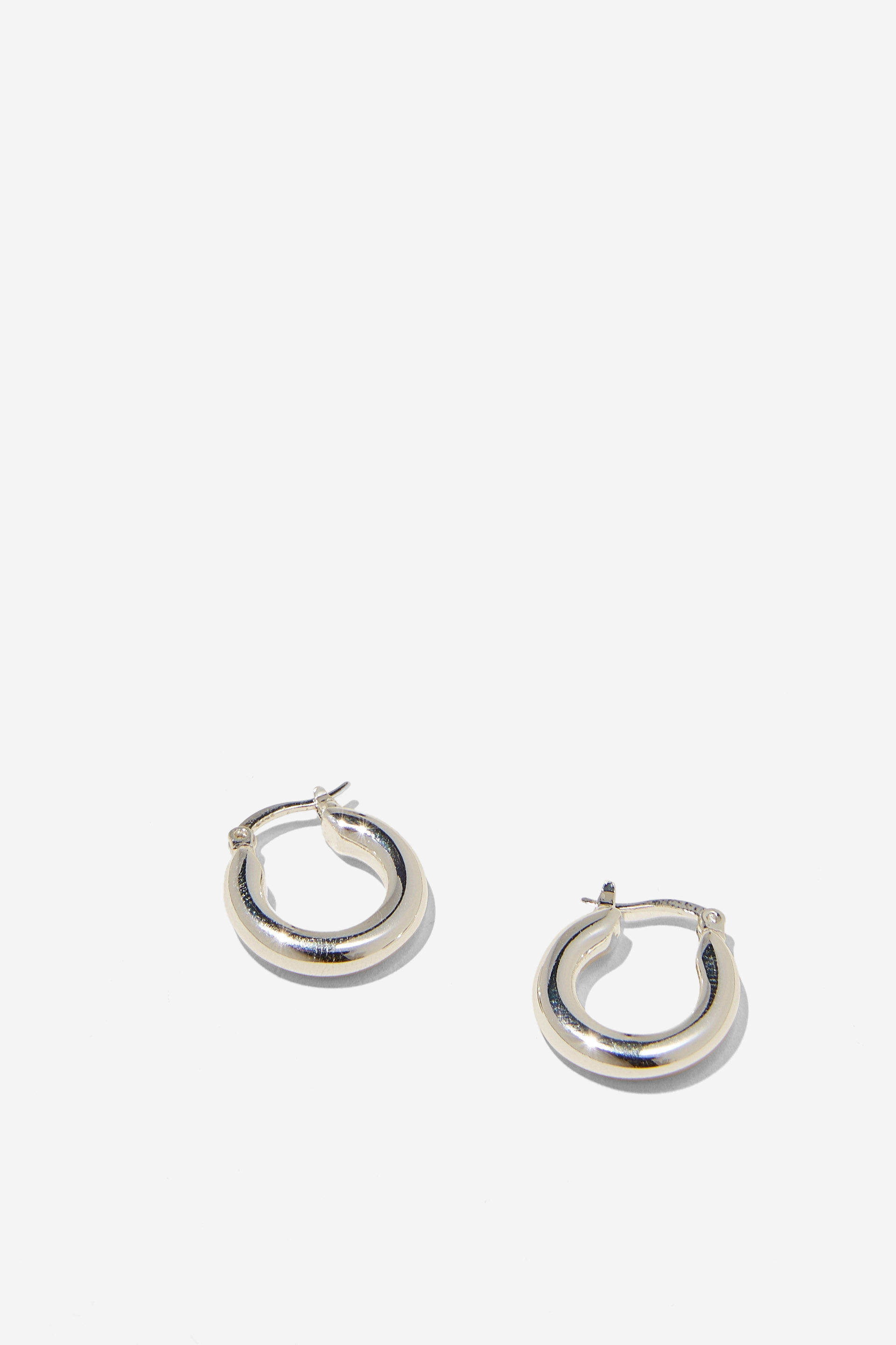 9053-small-hoop-earring-up-silver-tube-1.jpg