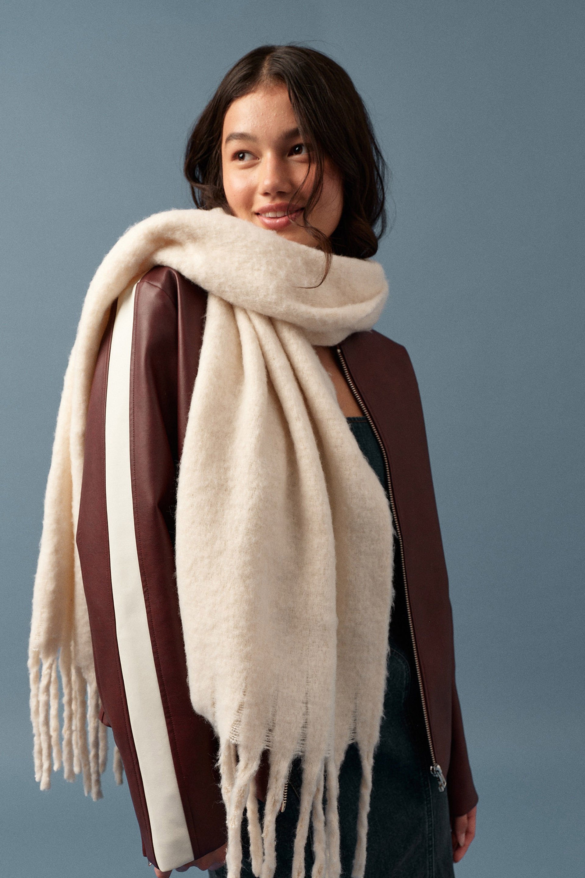 Phoebe Brushed Tassel Scarf ecru