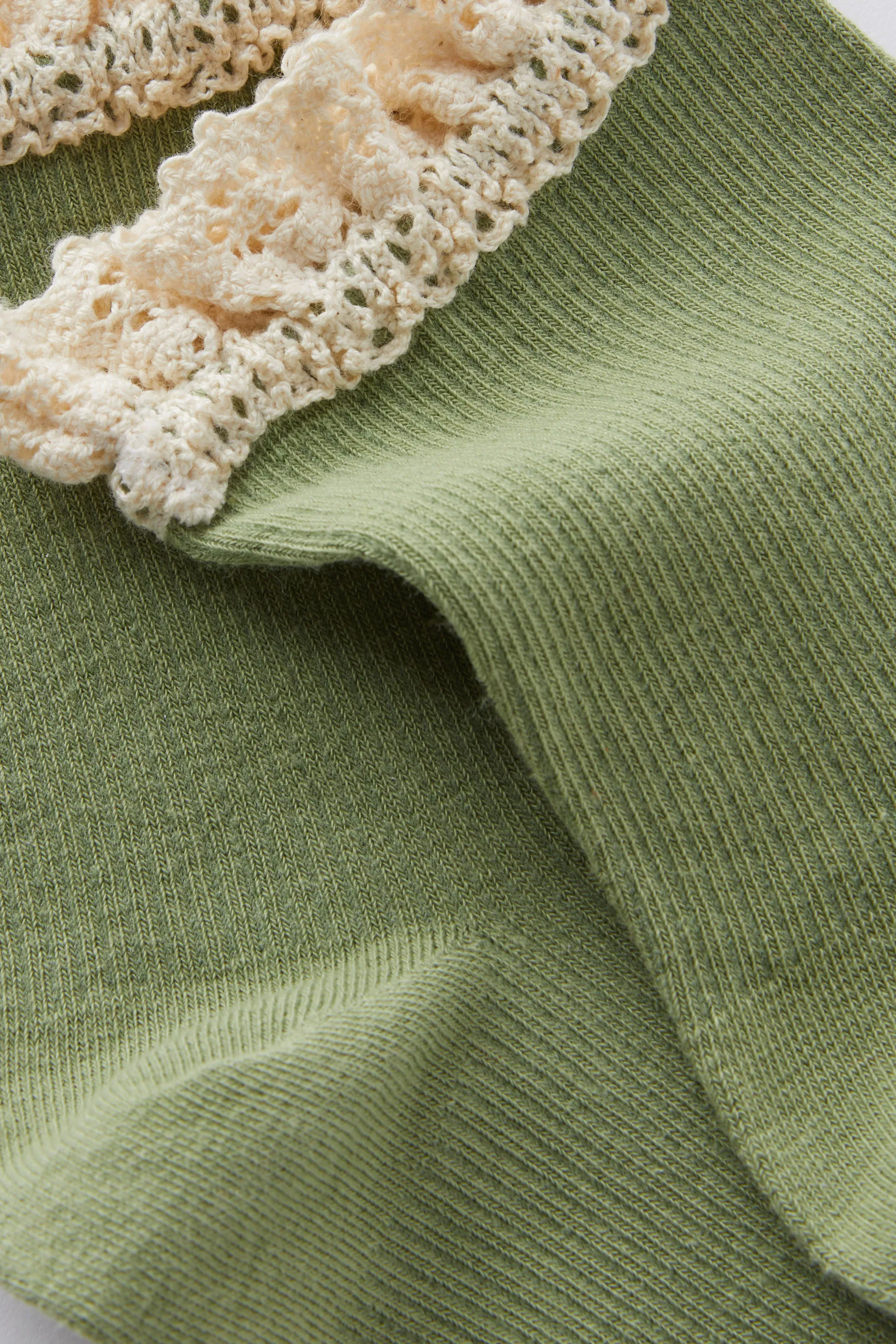 9473-femme-frill-mid-crew-sock-cactus-green-1.jpg