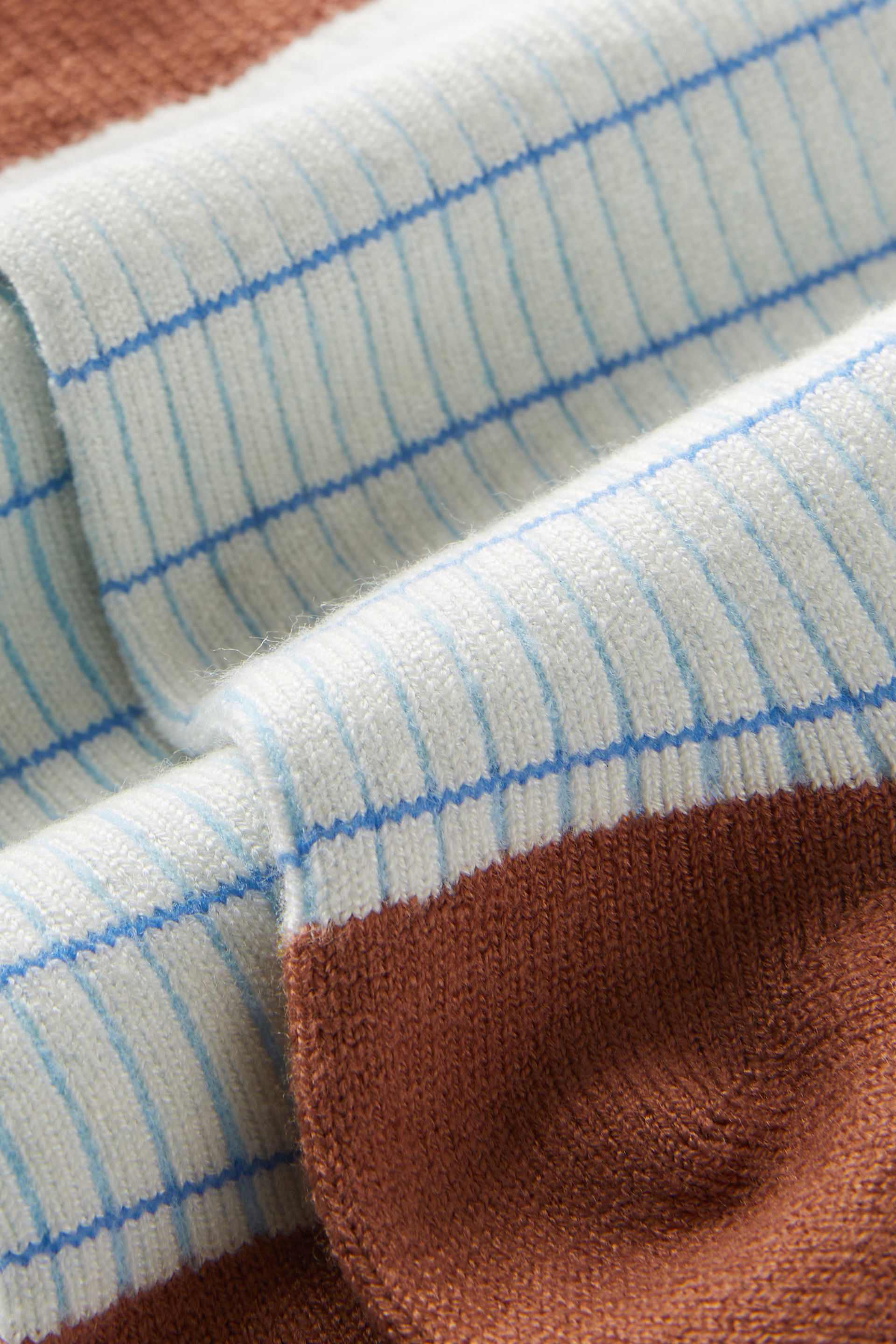 9507-grid-pattern-crew-sock-seamist-1.jpg
