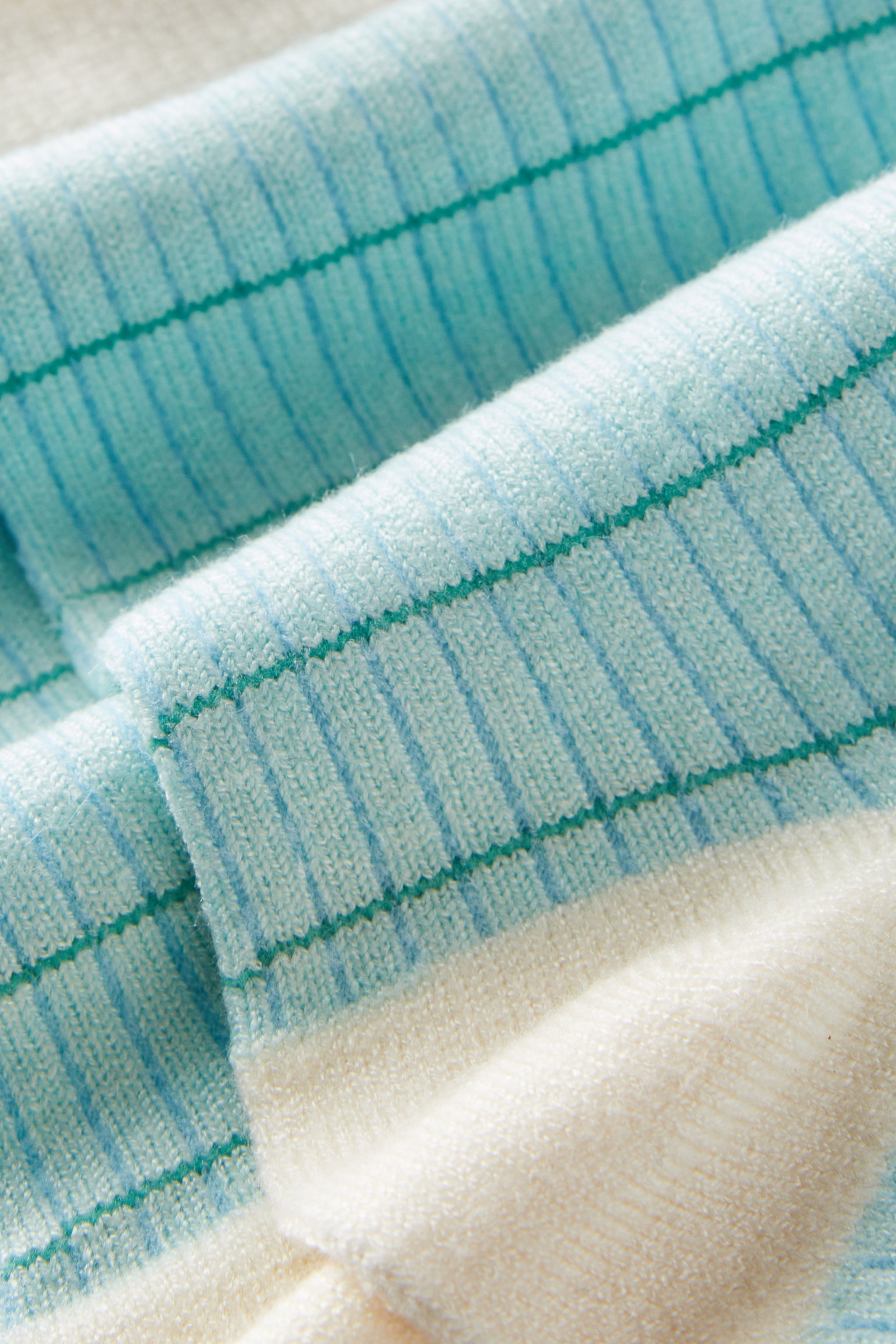 9511-grid-pattern-crew-sock-cloudy-jade-1.jpg