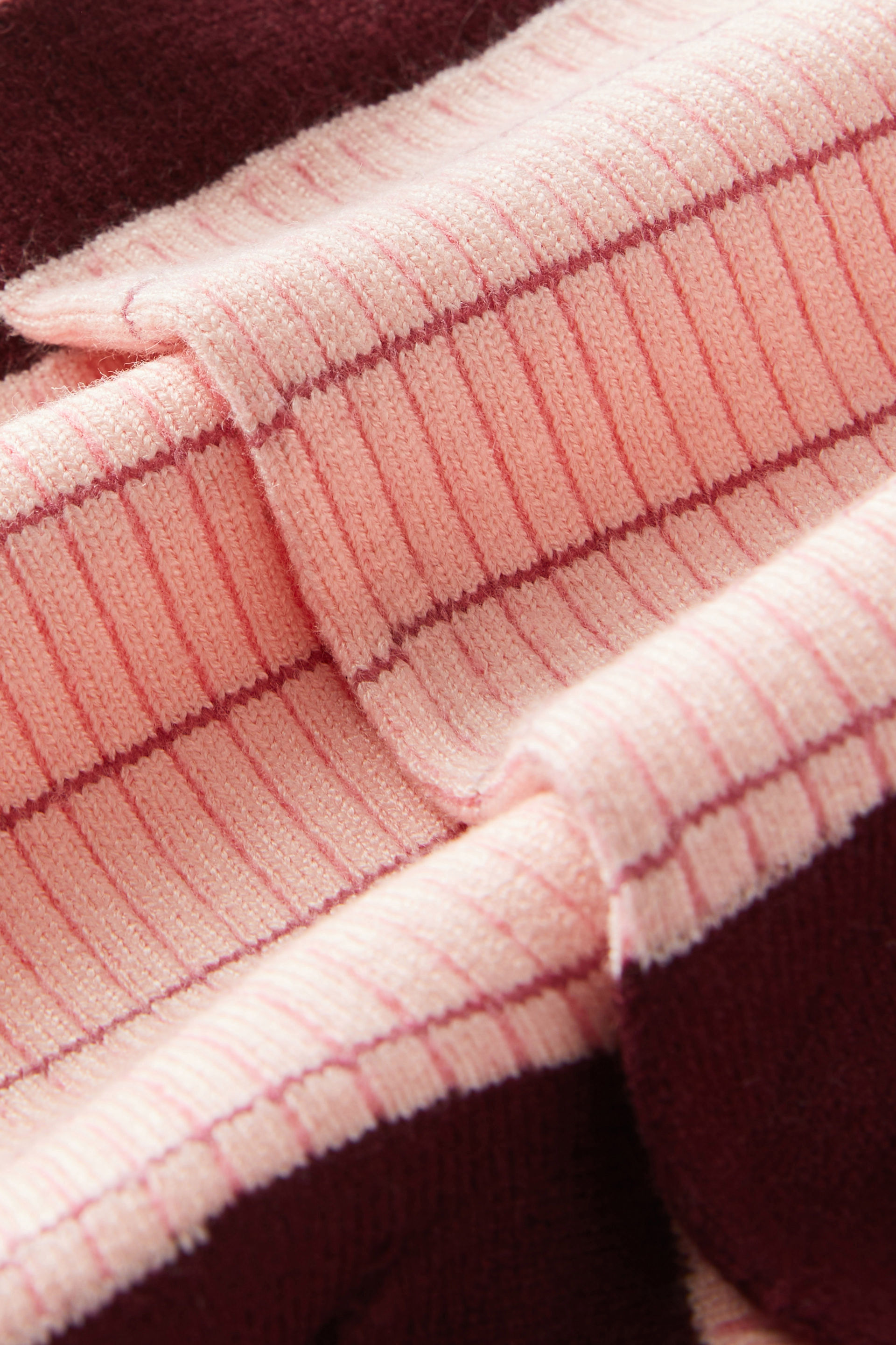 9515-grid-pattern-crew-sock-soft-pink-1.jpg