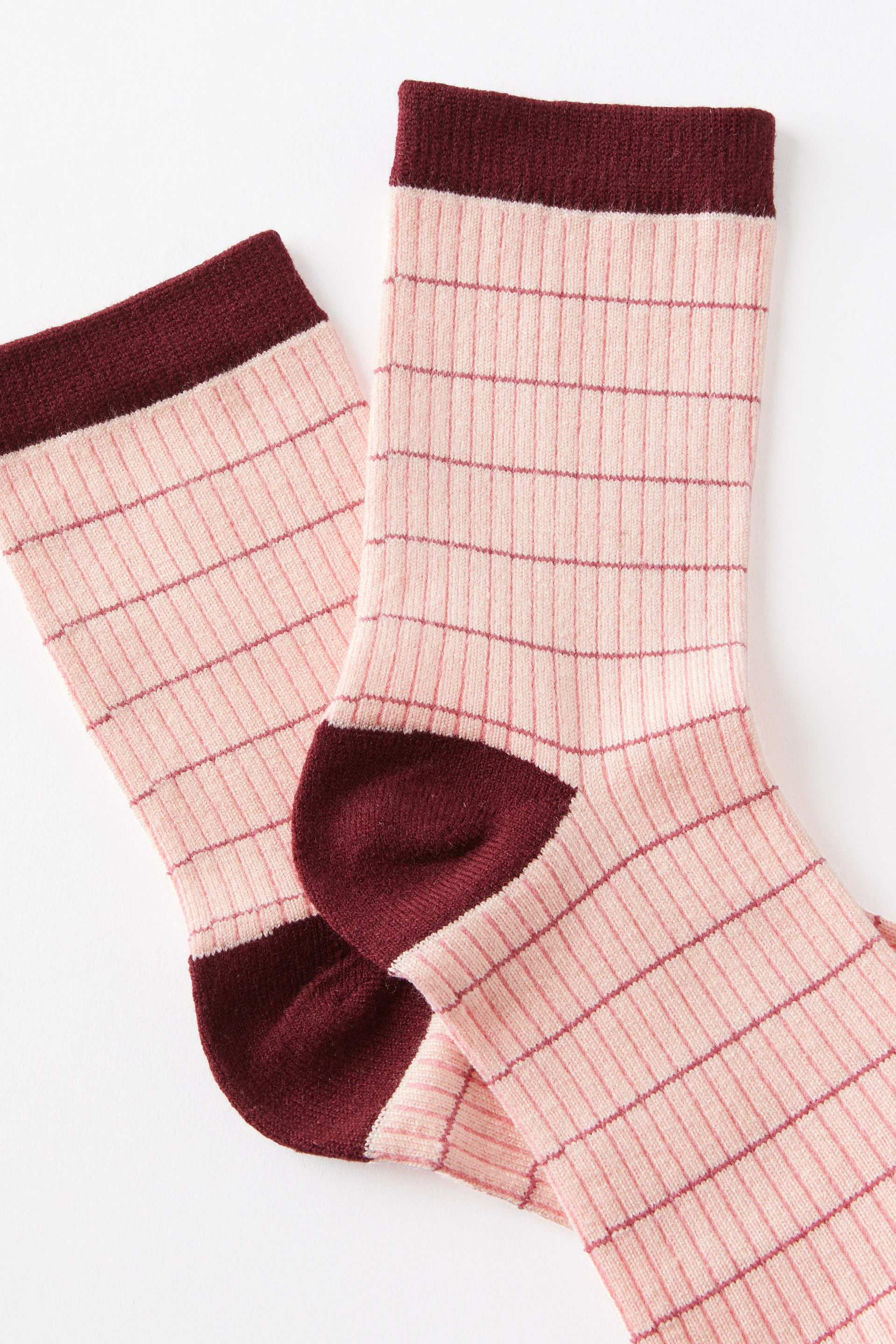 9515-grid-pattern-crew-sock-soft-pink-1.jpg